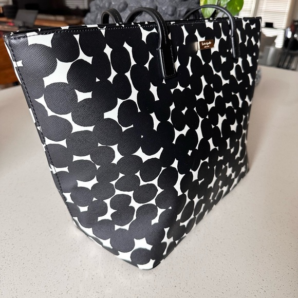 NWOT. Kate Spade tote - Picture 5 of 10